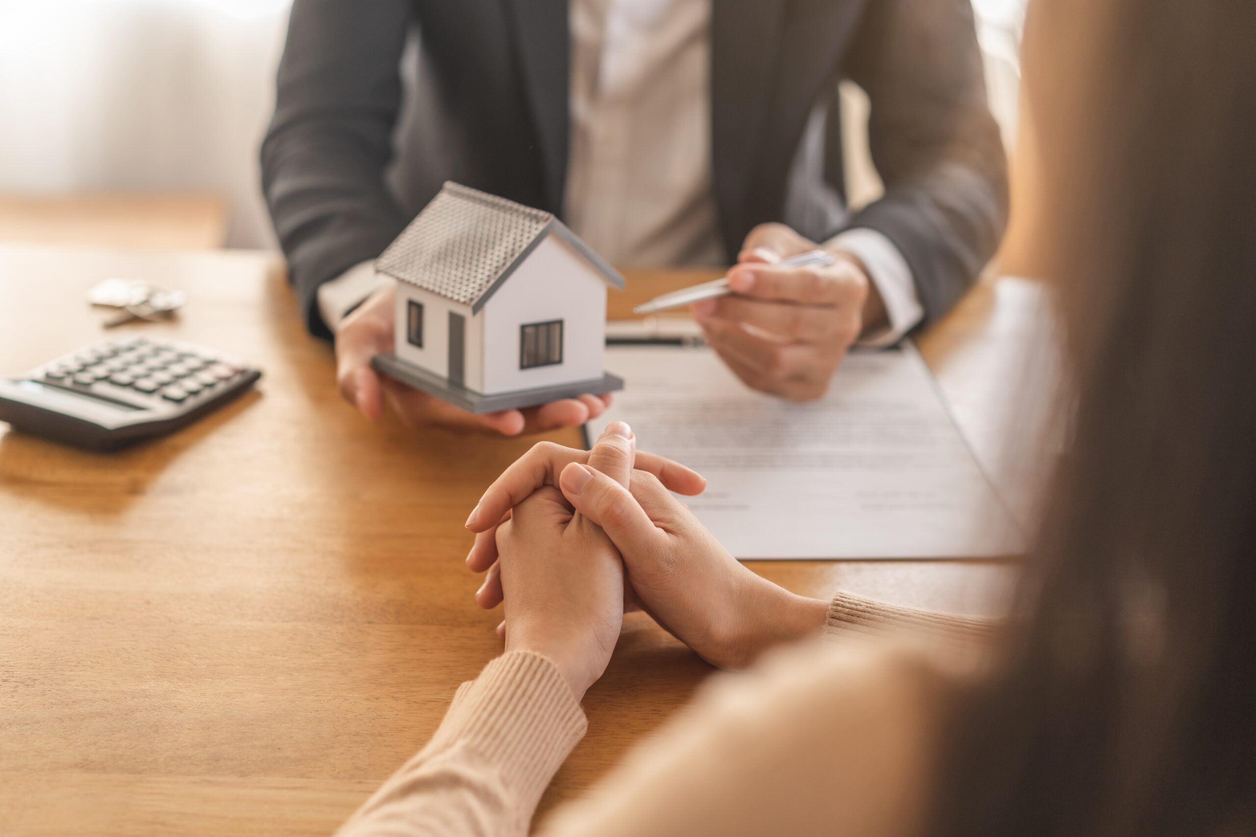 Real,Estate,,Banker,Present,House,Model,With,Client,Before,Tenant